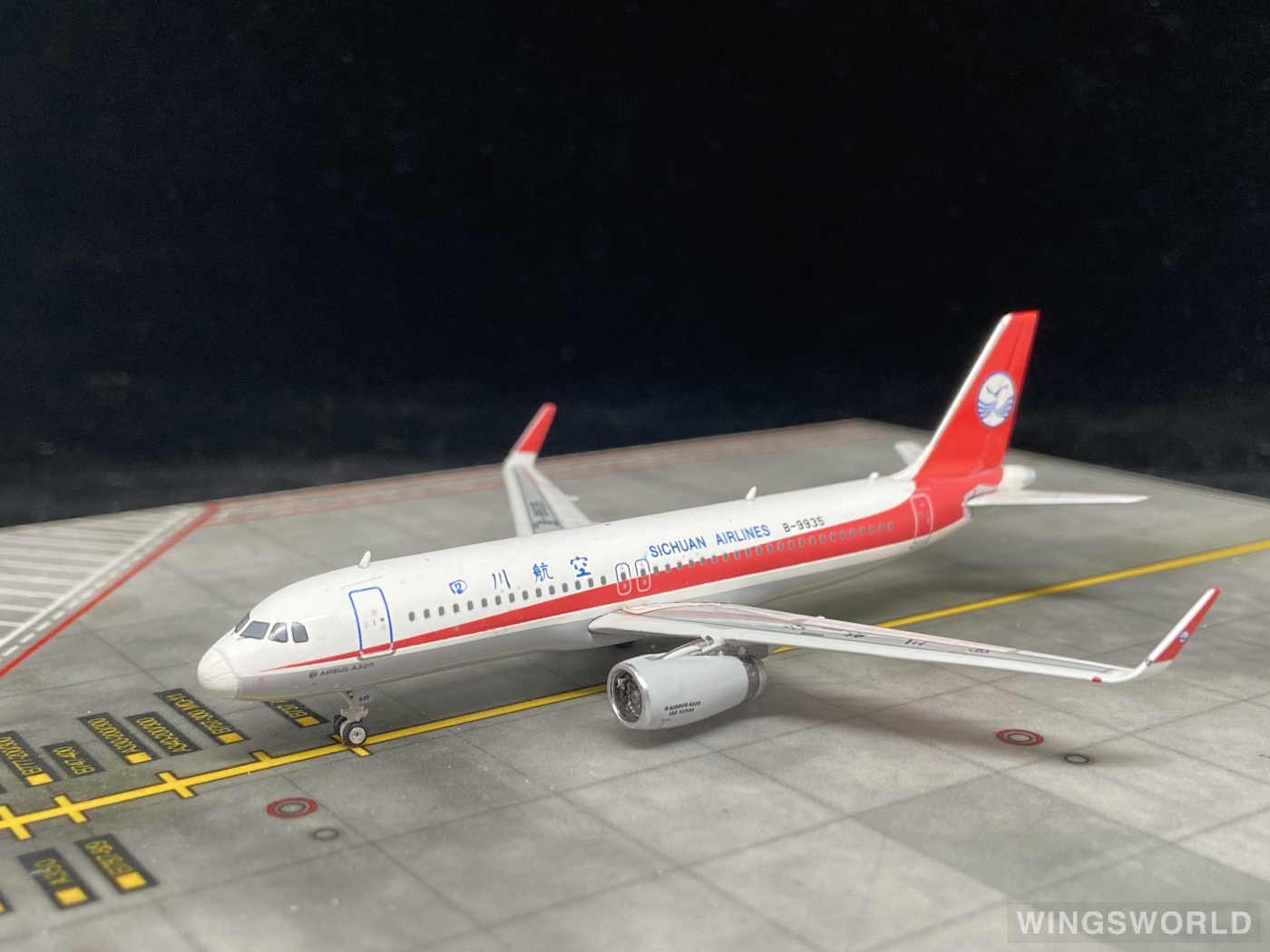 Phoenix 1:400 PH10810 Sichuan Airlines 四川航空 Airbus A320 B-9935