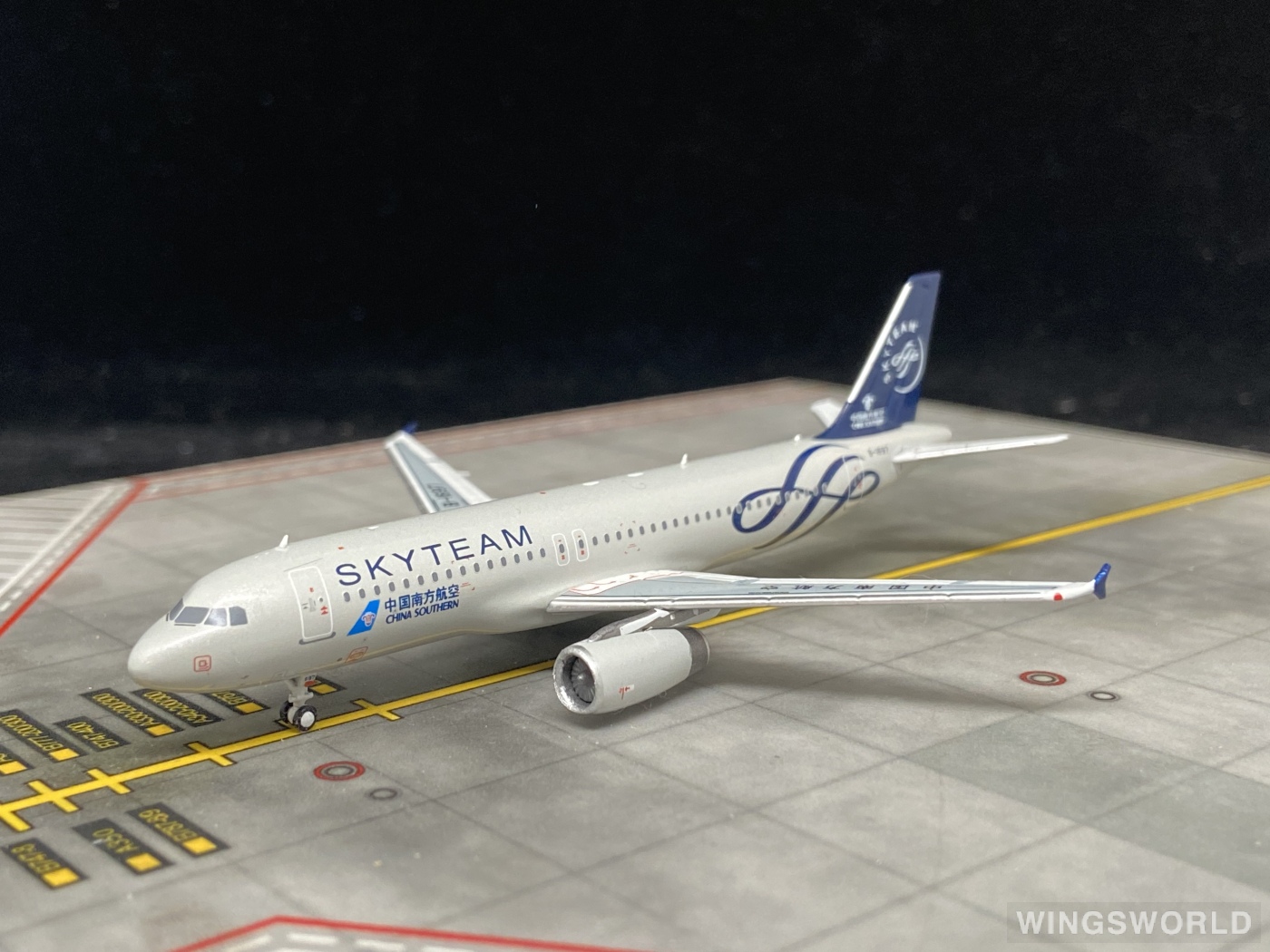 Pandamodel 1:400 202022 China Southern 中国南方航空 Airbus A320 B-1697
