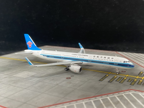 1:400 Phoenix CHINA SOUTHERN AIRBUS A321 Passenger Aircraft