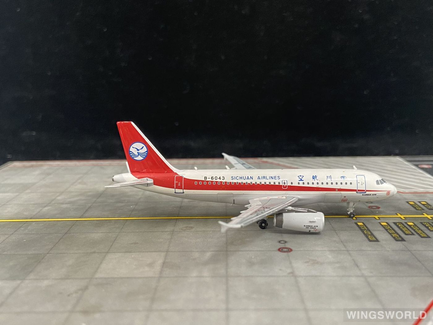 Pandamodel 1:400 PM-B-6043 Sichuan Airlines 四川航空 Airbus A319 B-6043