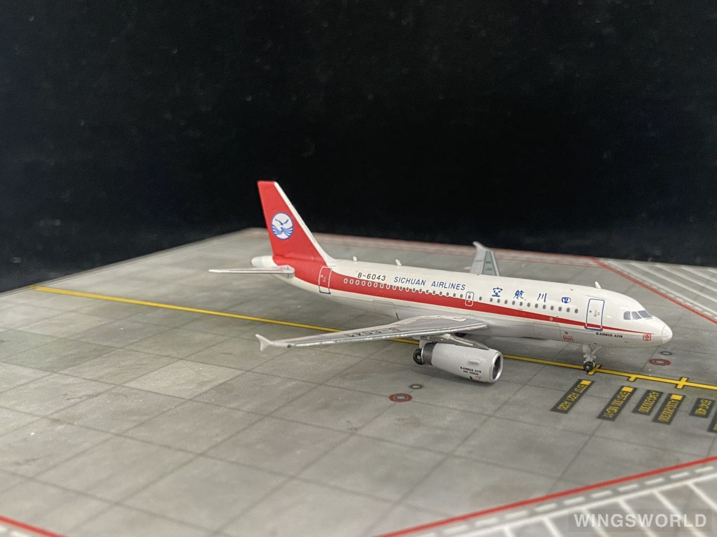 Pandamodel 1:400 PM-B-6043 Sichuan Airlines 四川航空 Airbus A319 B-6043