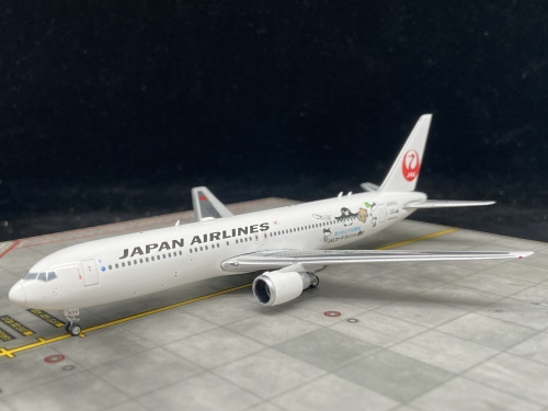 Japan Airlines 日本航空 Boeing 767-300 JA659J 企鹅卡彩绘 PH11308 Phoenix 1:400