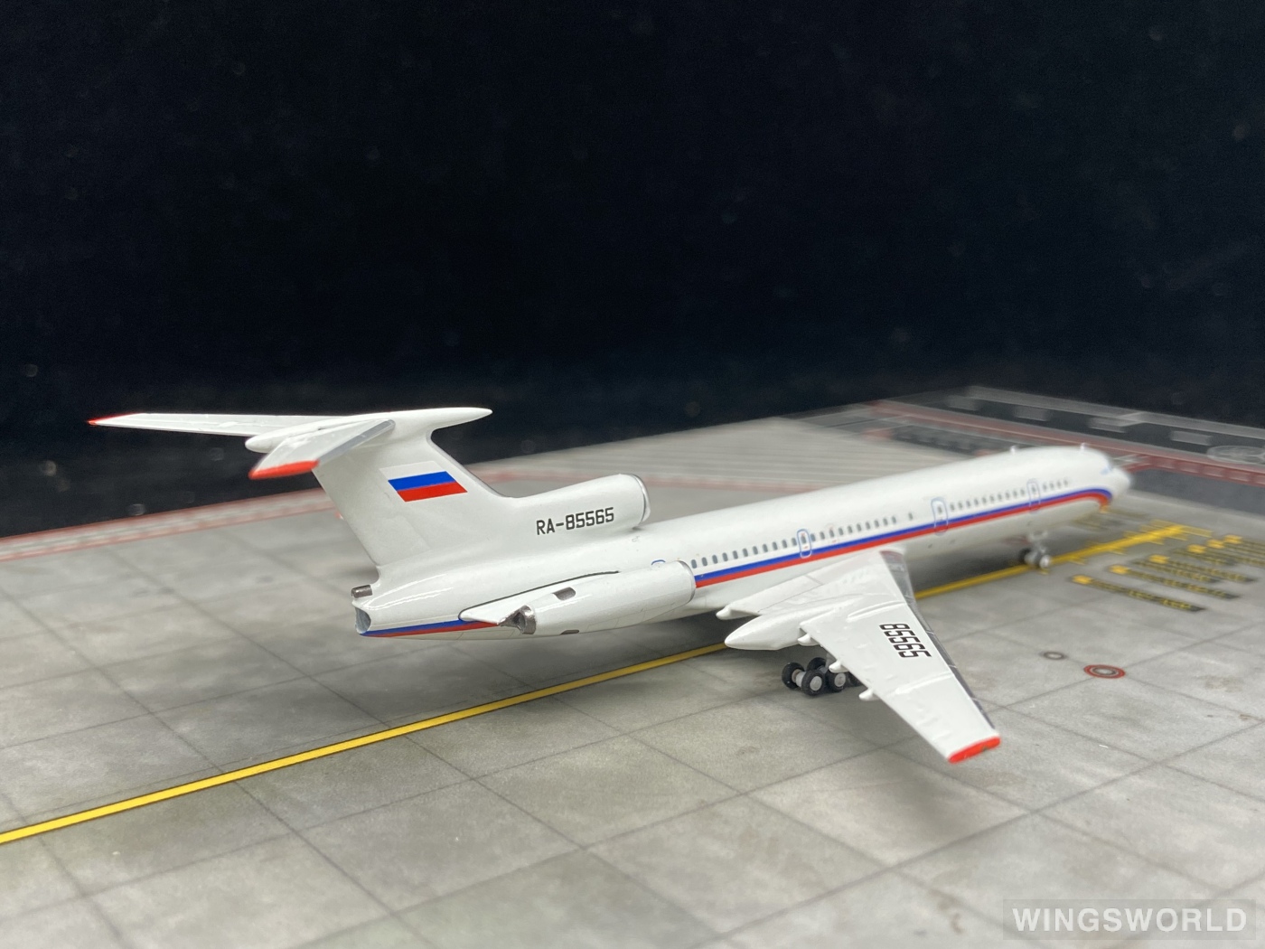 NGmodels 1:400 NG54009 Russian Air Force 俄罗斯空军 Tupolev Tu-154 RA-85565