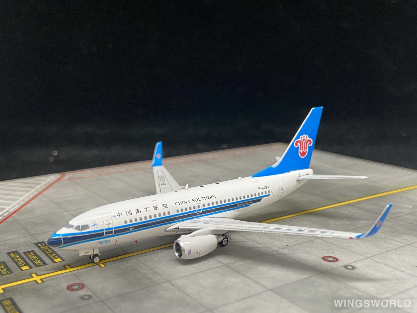 Phoenix 1:400 PH11131 China Southern 中国南方航空 Boeing 737-700 B-5283