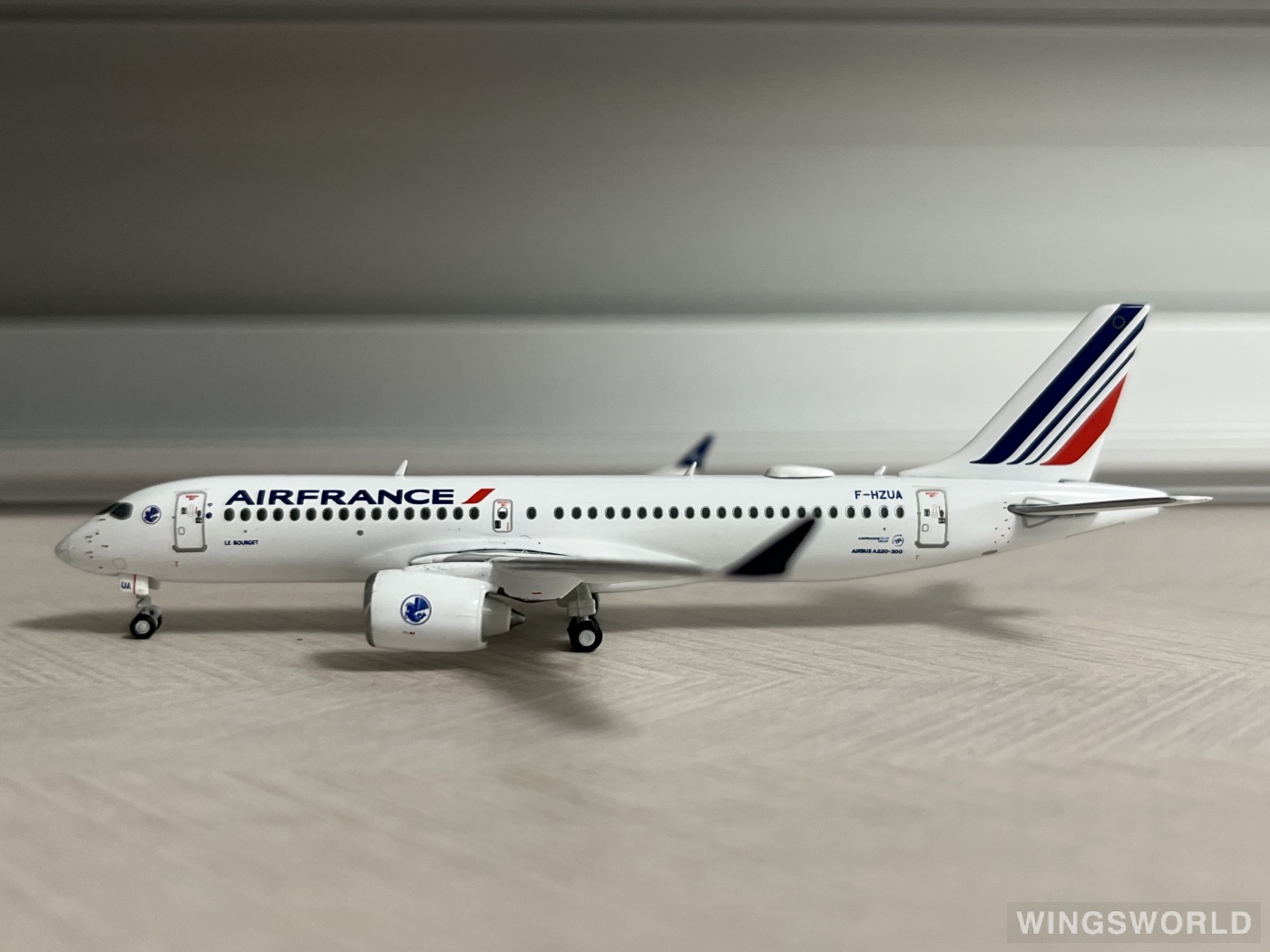 Geminijets 1:400 GJAFR2041 Air France 法国航空 Airbus A220-300 F-HZUA