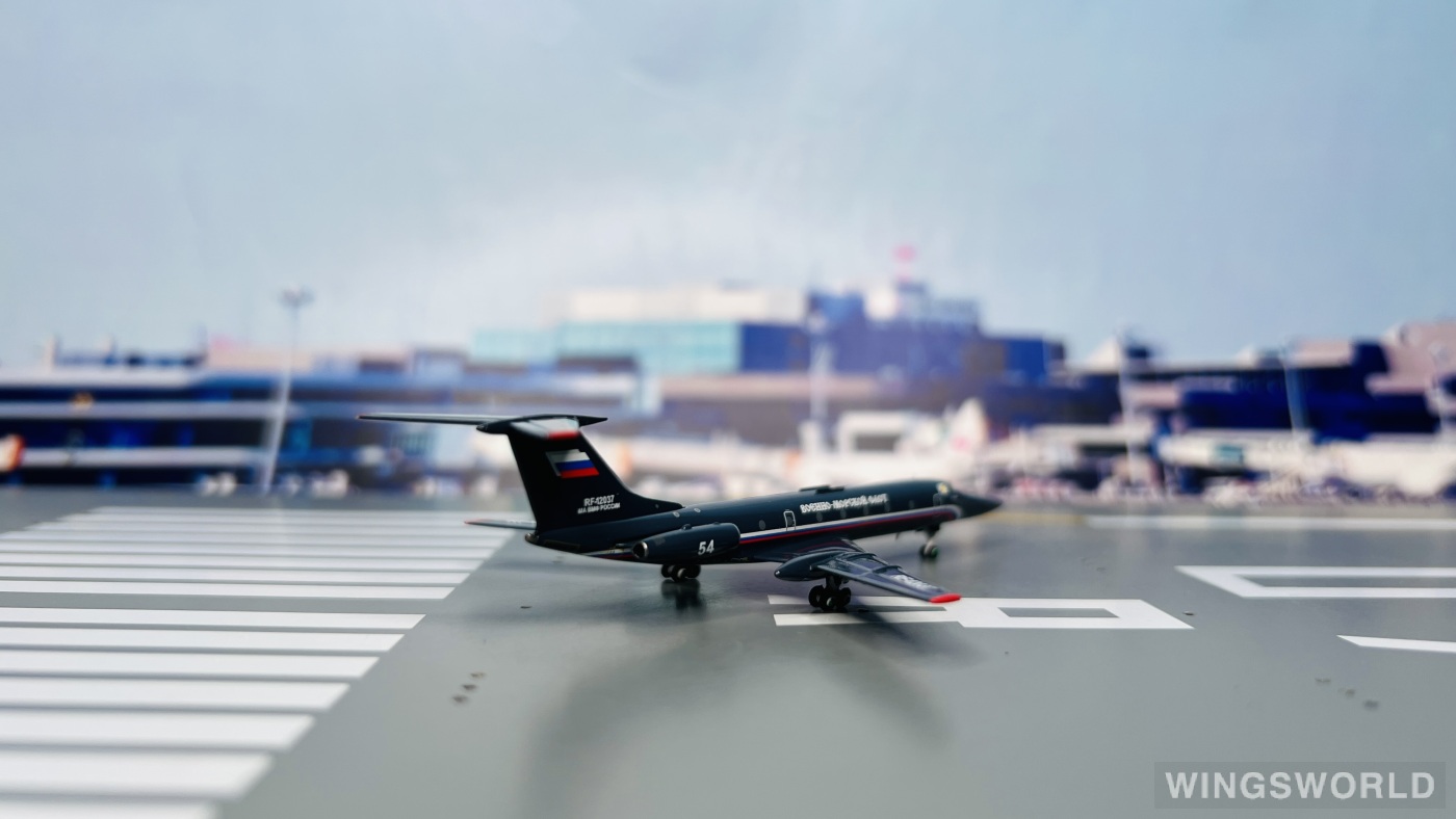 Pandamodel 1:400 52301 Russia Navy 俄罗斯海军 Tupolev TU-134 RF-12037
