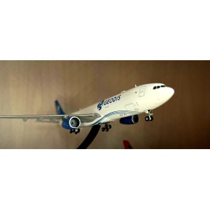 Titan Airways 泰坦航空 Airbus A330-300 G-EODS  LH4267 JC Wings 1:400