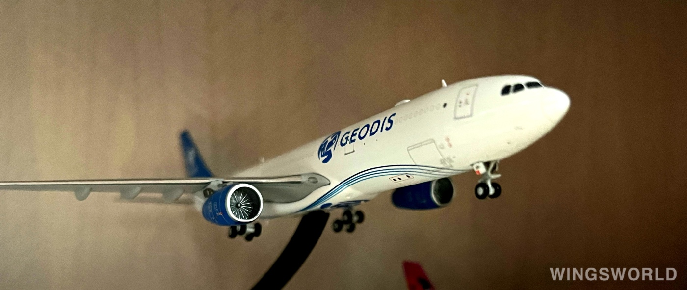 JC Wings 1:400 LH4267 Titan Airways 泰坦航空 Airbus A330-300 G-EODS
