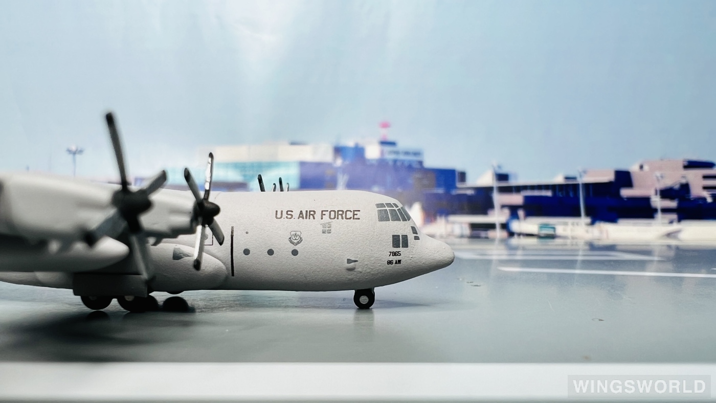 Dragon Models 1:400 55721 USAF 美国空军 Lockheed C-130 Hercules 63-7865