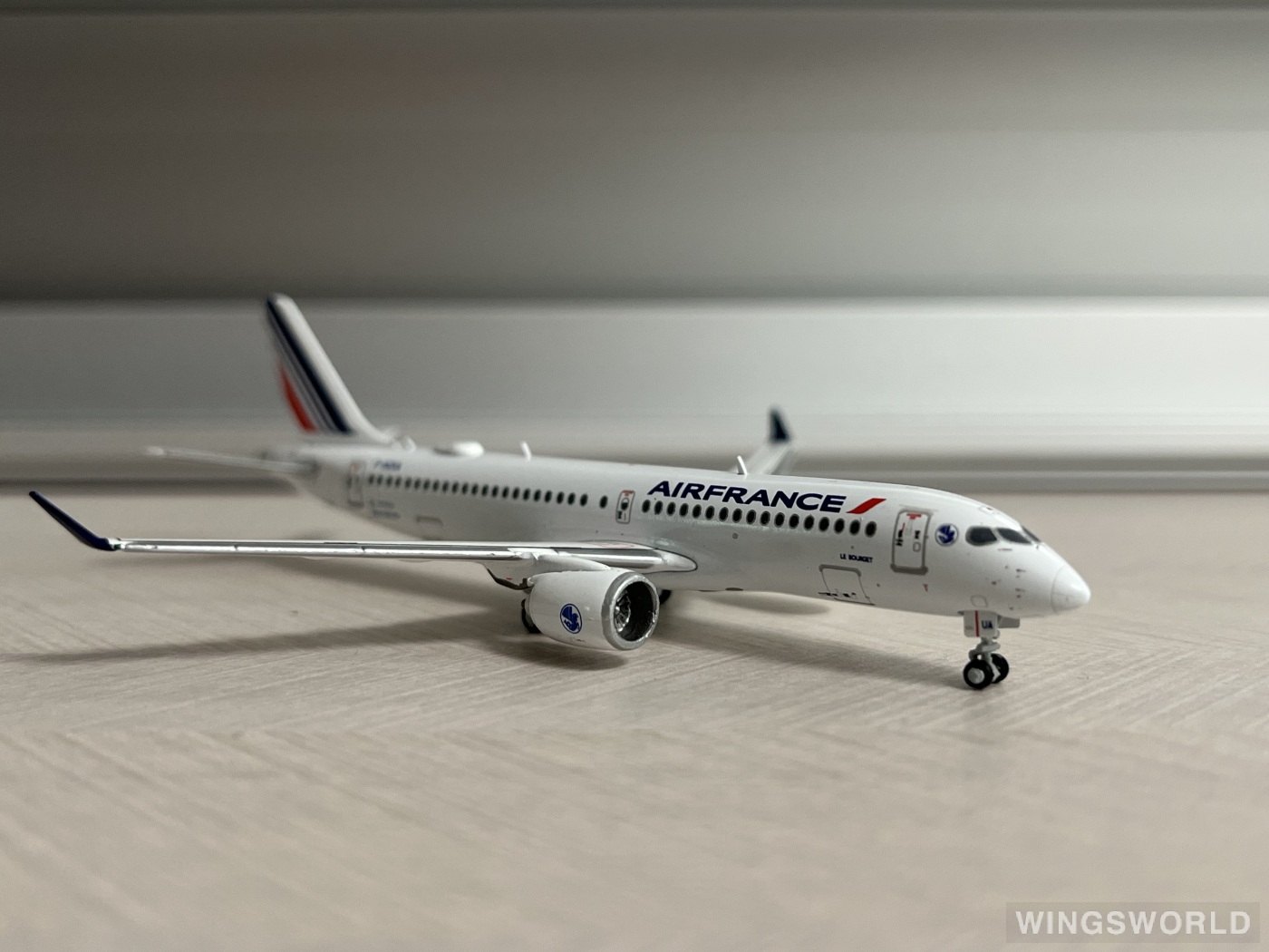 Geminijets 1:400 GJAFR2041 Air France 法国航空 Airbus A220-300 F-HZUA