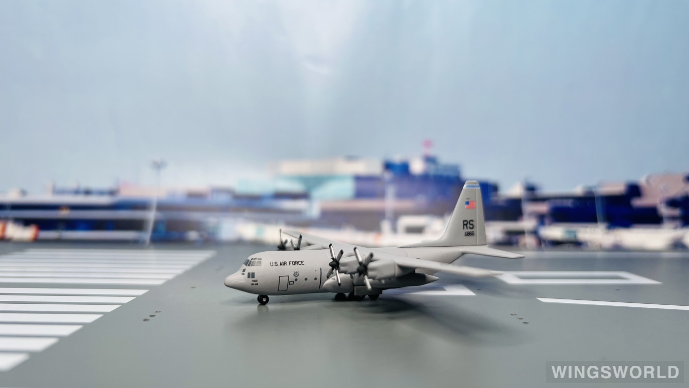 Dragon Models 1:400 55721 USAF 美国空军 Lockheed C-130 Hercules 63-7865