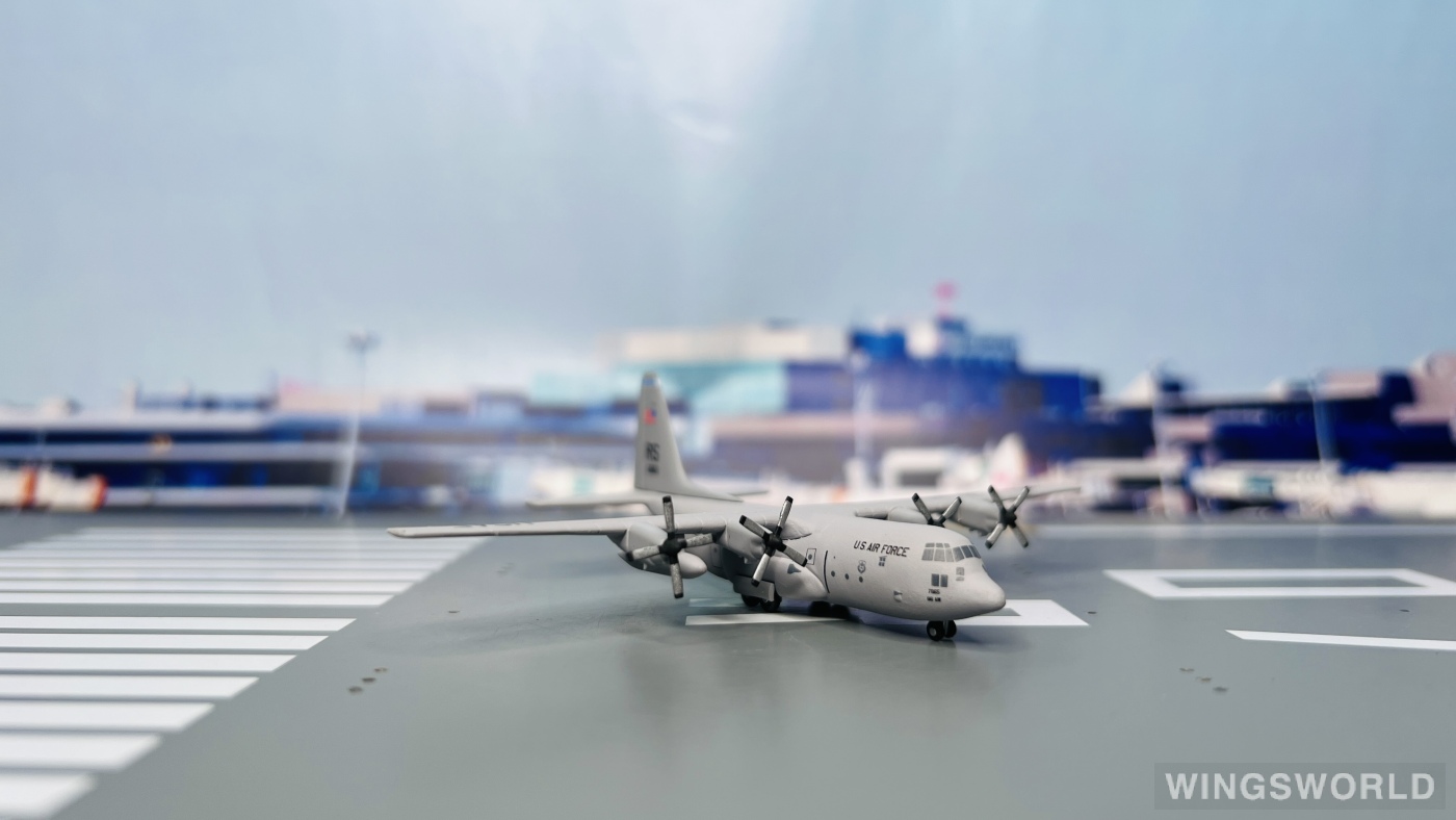 Dragon Models 1:400 55721 USAF 美国空军 Lockheed C-130 Hercules 63-7865
