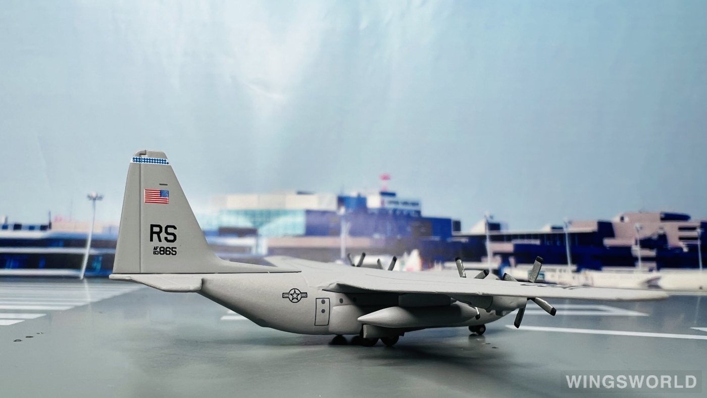 Dragon Models 1:400 55721 USAF 美国空军 Lockheed C-130 Hercules 63-7865