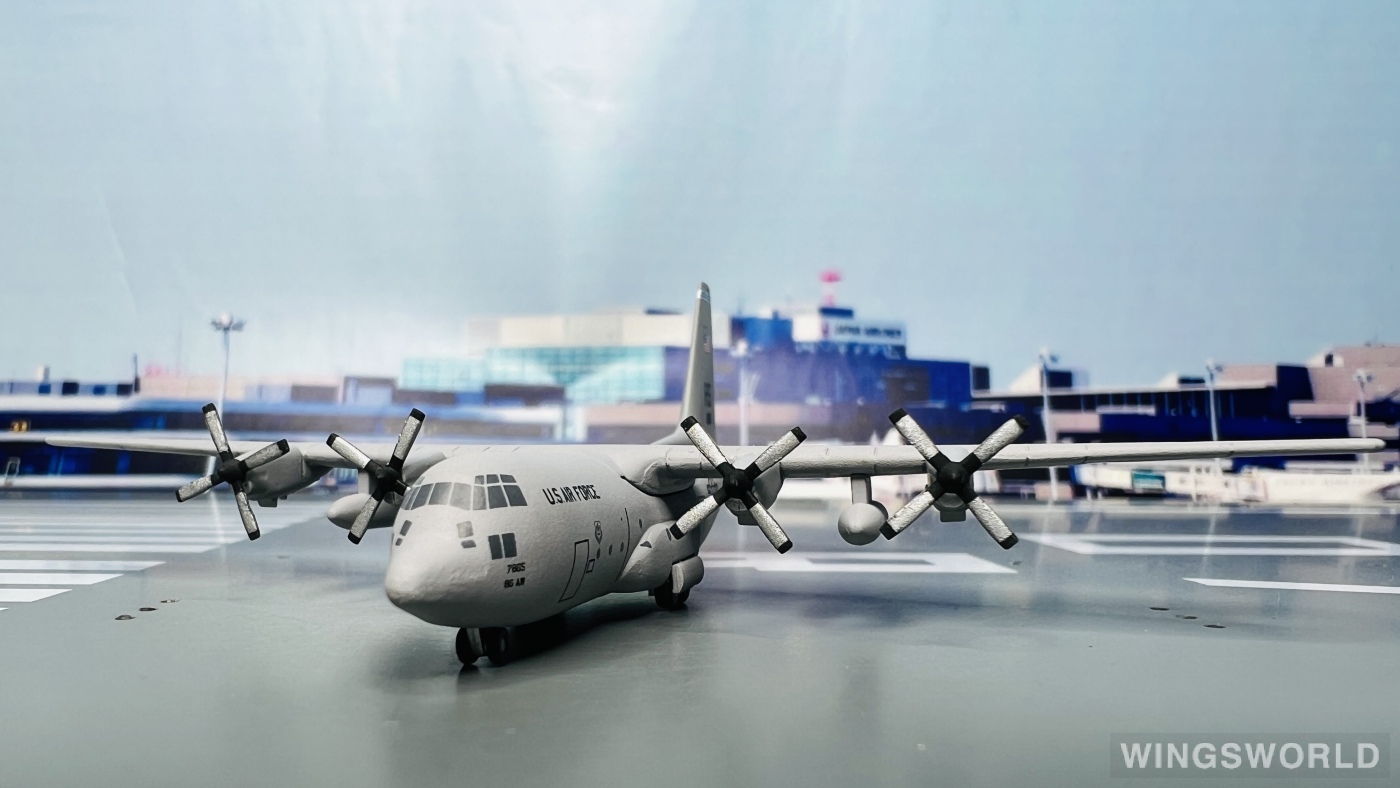 Dragon Models 1:400 55721 USAF 美国空军 Lockheed C-130 Hercules 63-7865