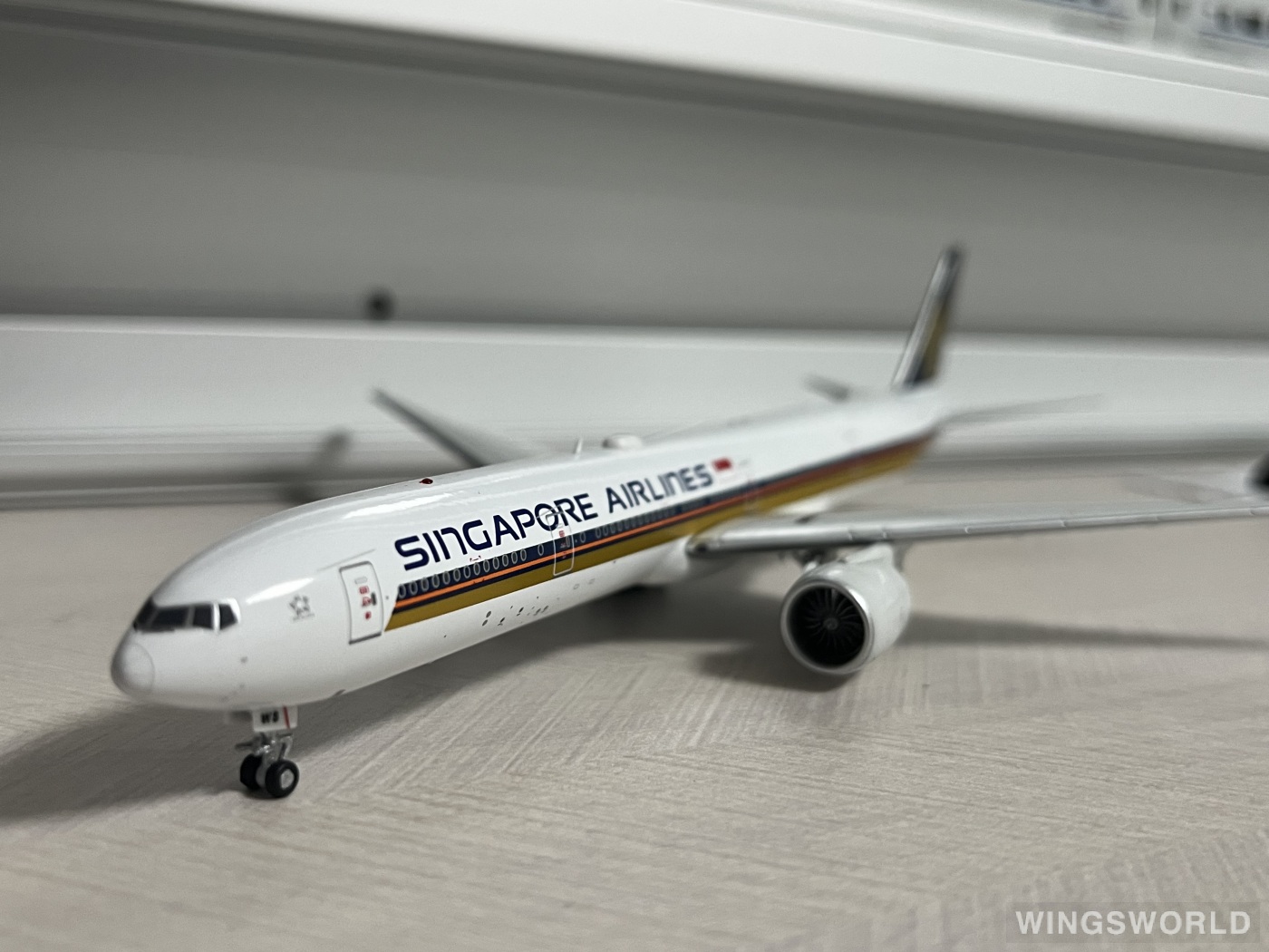 Aviation400 1:400 AV4113 Singapore Airlines 新加坡航空 Boeing 777-300ER 9V-SWS