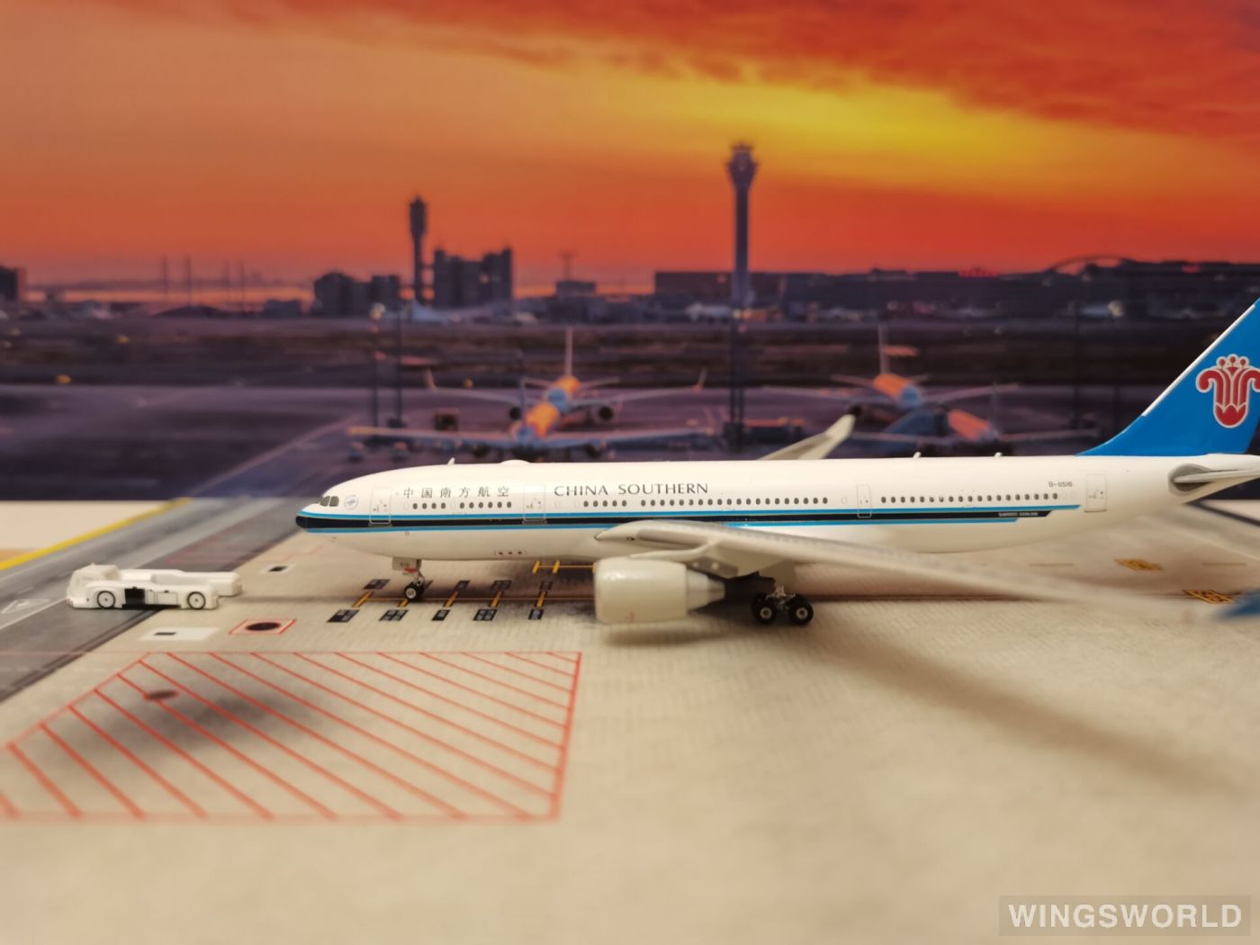 Phoenix 1:400 PH10749 China Southern 中国南方航空 Airbus A330-200 B-6516