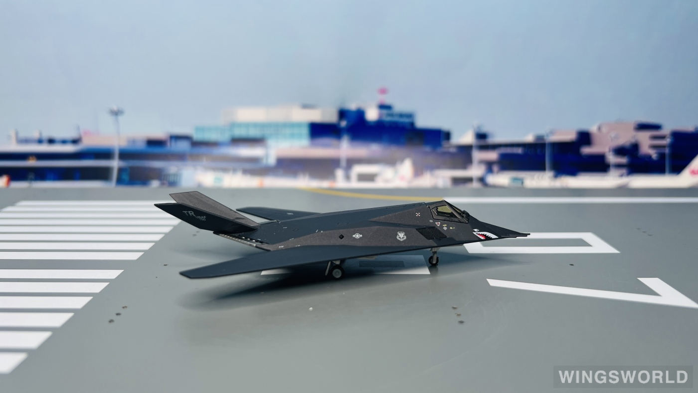 Hogan 1:200 Lockheed F-117 USAF 美国空军HG6511 80-0790 的照片作者