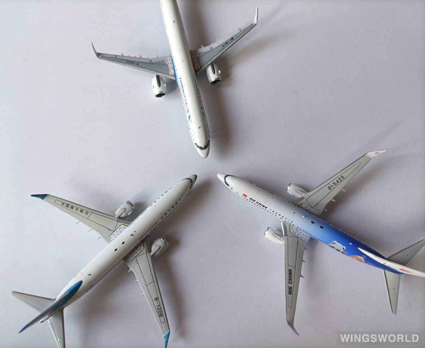 Phoenix 1:400 PH04356 Air China 中国国际航空 Boeing 737-800 B-5425