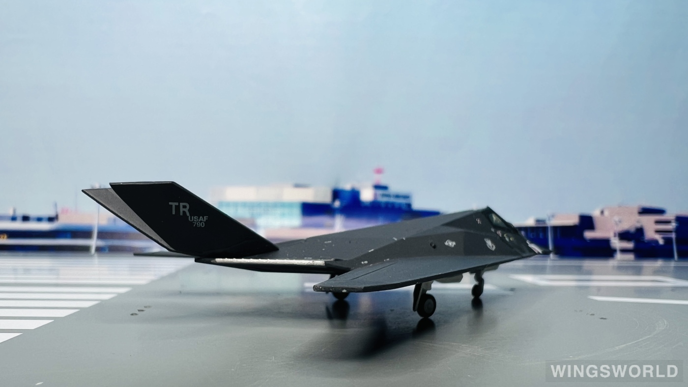 F-117A NIGHTHAWK hogan wings 1/200 ステルス F-117 Nighthawk by