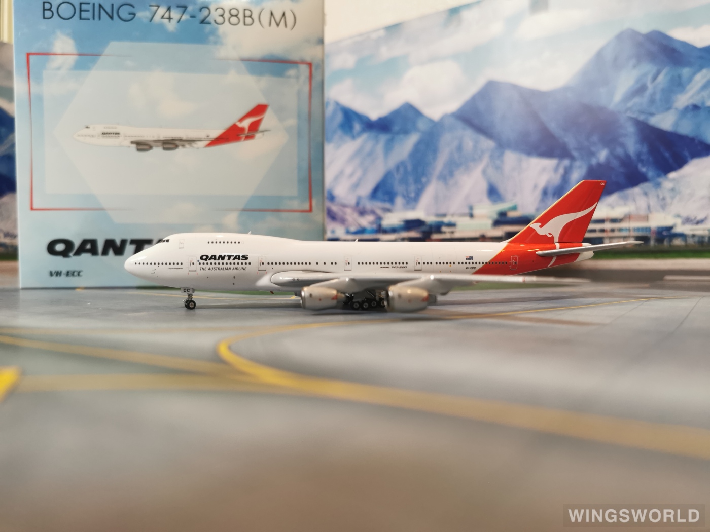 Phoenix 1:400 PH04528 Qantas 澳洲航空 Boeing 747-200 VH-ECC