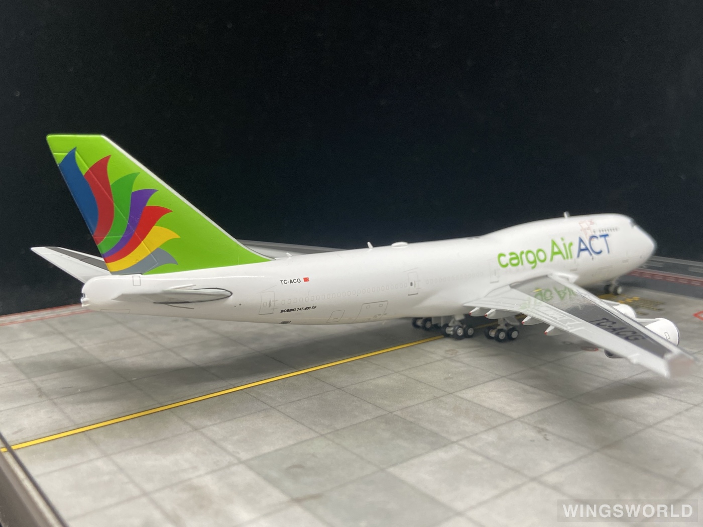 JC Wings 1:400 LH4245 ACT Airlines Boeing 747-400 TC-ACG