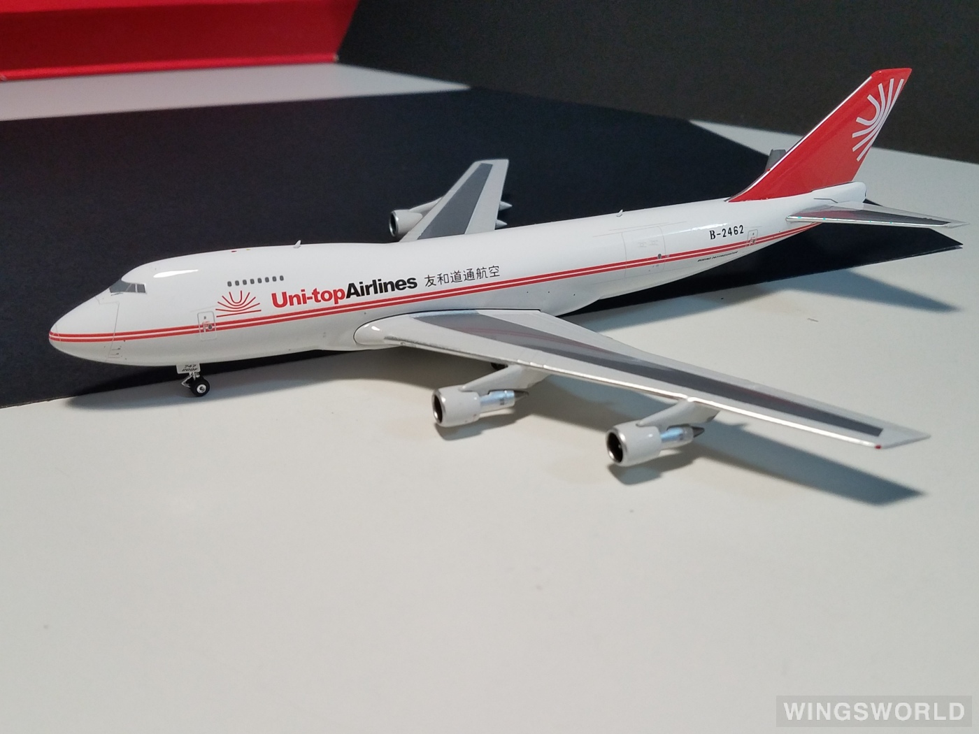 Phoenix 1:400 PH04168 Uni-Top Airlines 友和道通航空 Boeing 747-200 B-2462