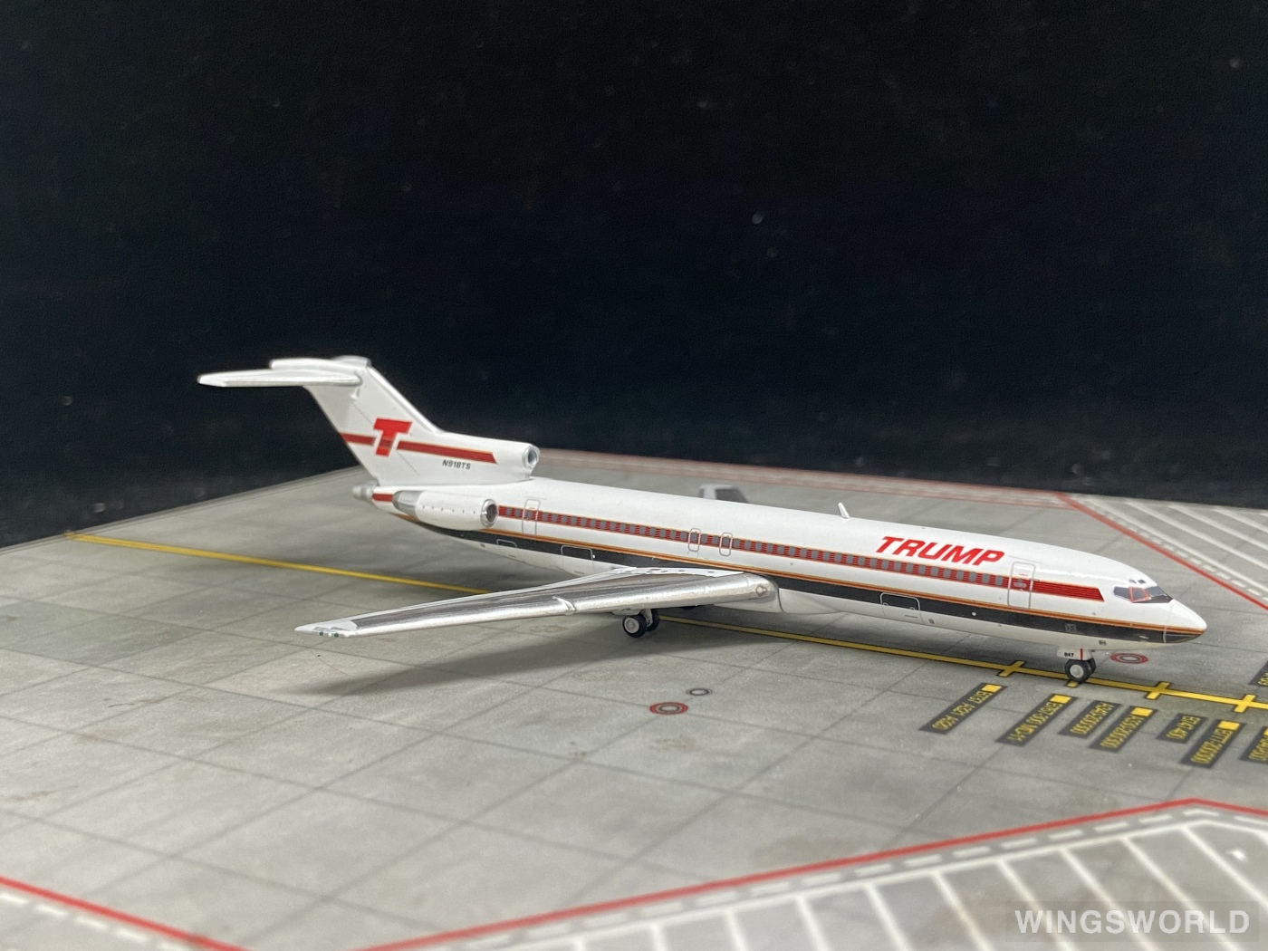 Geminijets 1:400 GJTPS2176 Trump Shuttle Boeing 727-200 N918TS
