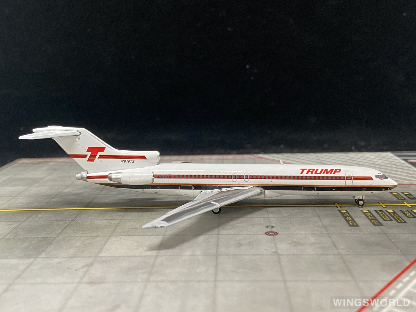 Geminijets 1:400 GJTPS2176 Trump Shuttle Boeing 727-200 N918TS