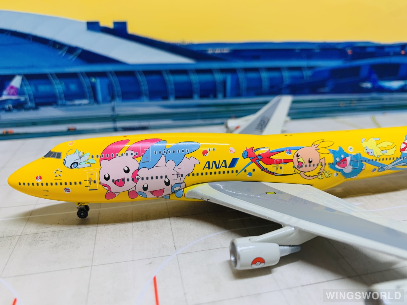 Phoenix 1:400 PH4JA8957 ANA 全日空 Boeing 747-400 JA8957