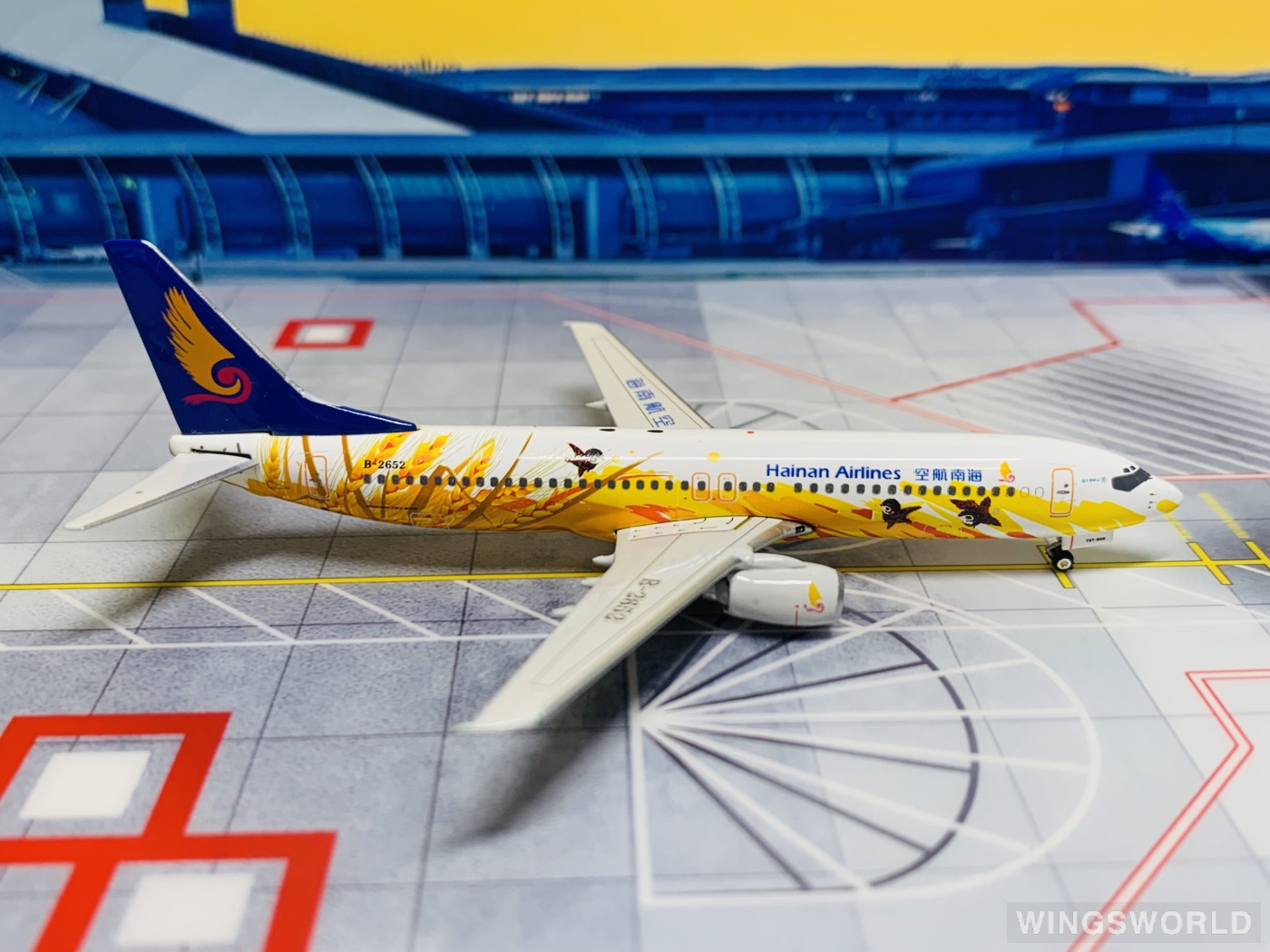 Phoenix 1:400 PH10642 Hainan Airlines 海南航空 Boeing 737-800 B-2652