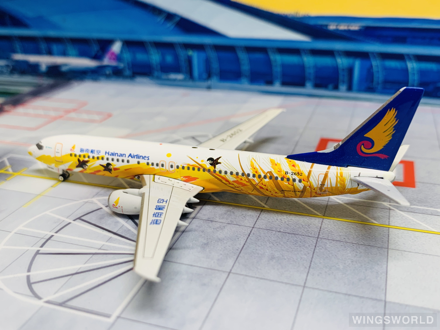 Phoenix 1:400 PH10642 Hainan Airlines 海南航空 Boeing 737-800 B-2652