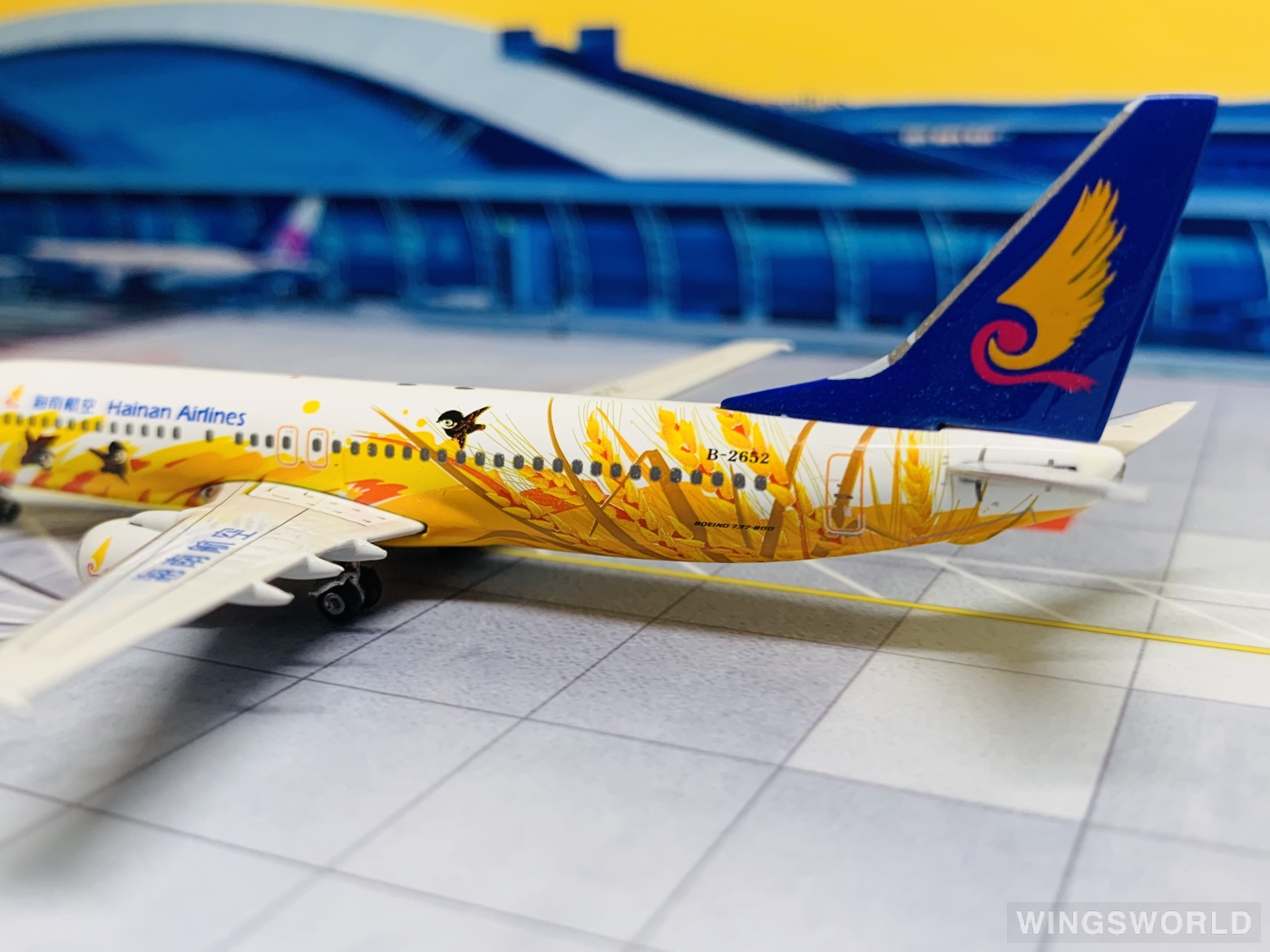 Phoenix 1:400 PH10642 Hainan Airlines 海南航空 Boeing 737-800 B-2652