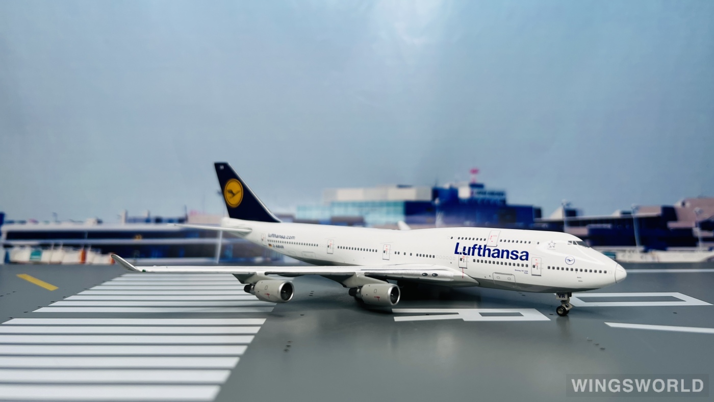 1/200 Scale Model Ships BOEING 747-400 D-ABVM Lufthansa 1:200