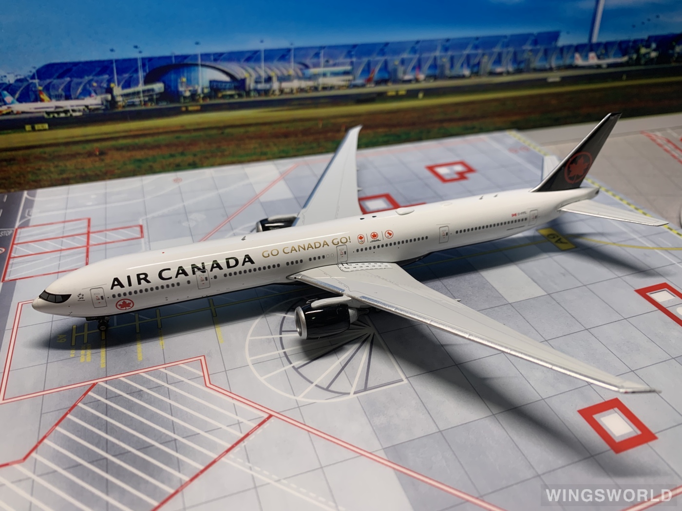 Phoenix 1:400 PH04204 Air Canada 加拿大航空 Boeing 777-300 C-FITL