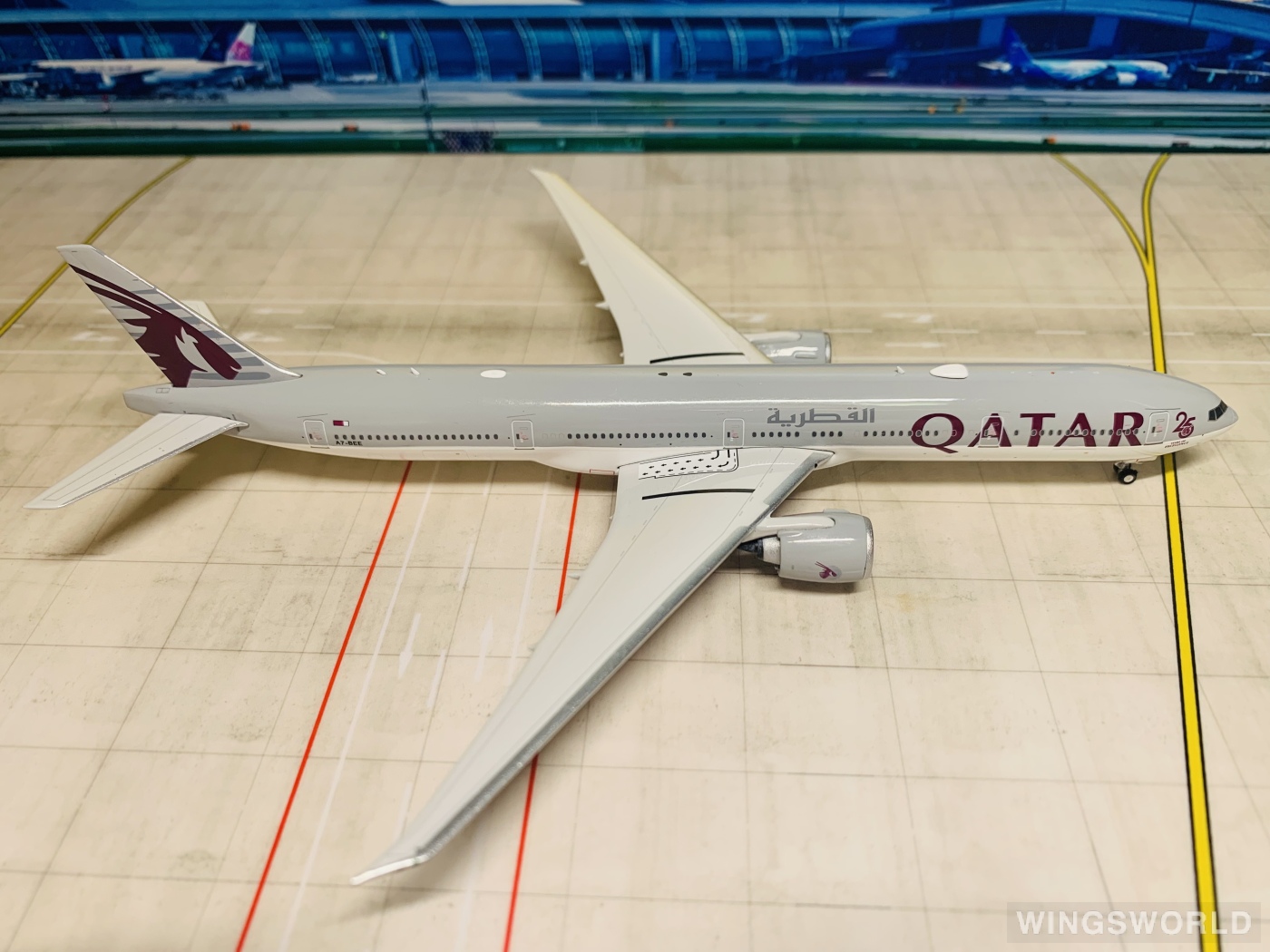 Phoenix 1:400 PH11777 Qatar 卡塔尔航空 Boeing 777-300ER A7-BEE