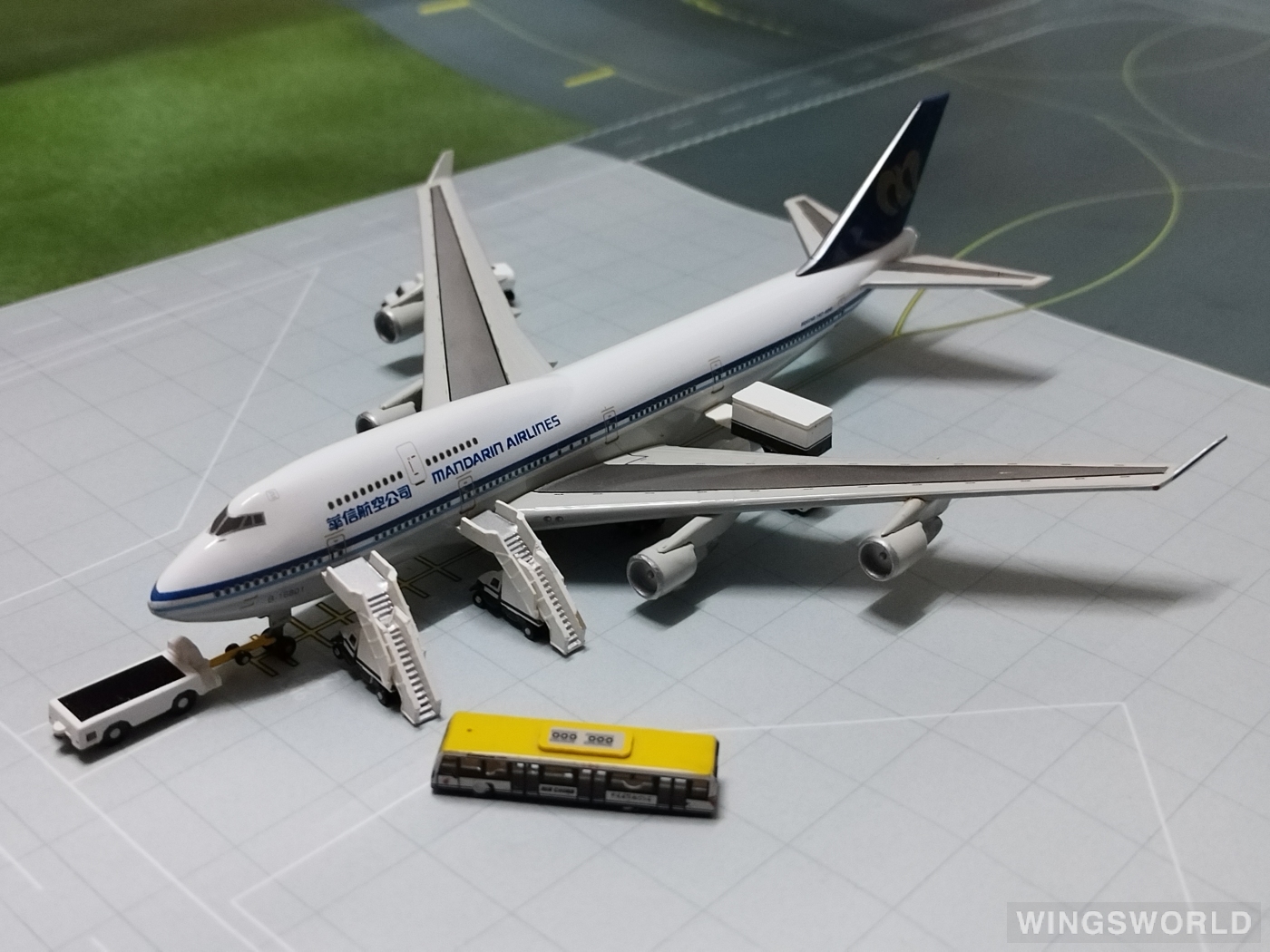 Dragon Models 1:400 55335 Mandarin Airlines 华信航空 Boeing 747-400 B-16801