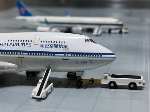 Mandarin Airlines 华信航空 Boeing 747-400 B-16801 55335 Dragon Models 1:400