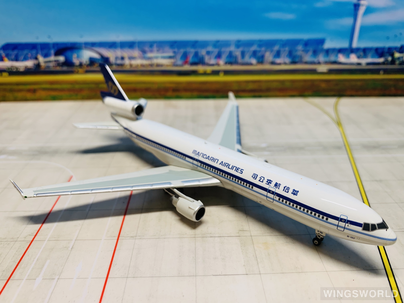 Phoenix 1:400 PH11018 Mandarin Airlines 华信航空 McDonnell Douglas MD-11 B-152