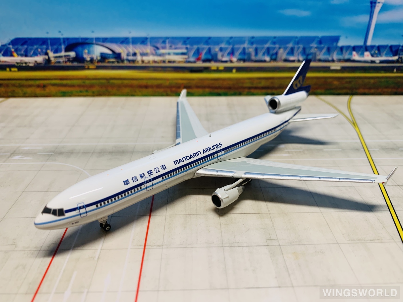 Phoenix 1:400 PH11018 Mandarin Airlines 华信航空 McDonnell Douglas MD-11 B-152