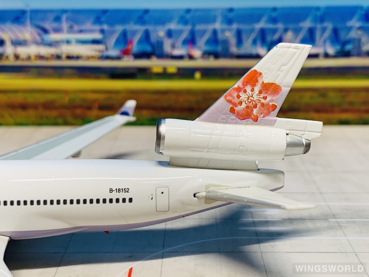 Phoenix 1:400 PH10993 China Airlines 中华航空 McDonnell Douglas MD-11 B-18152