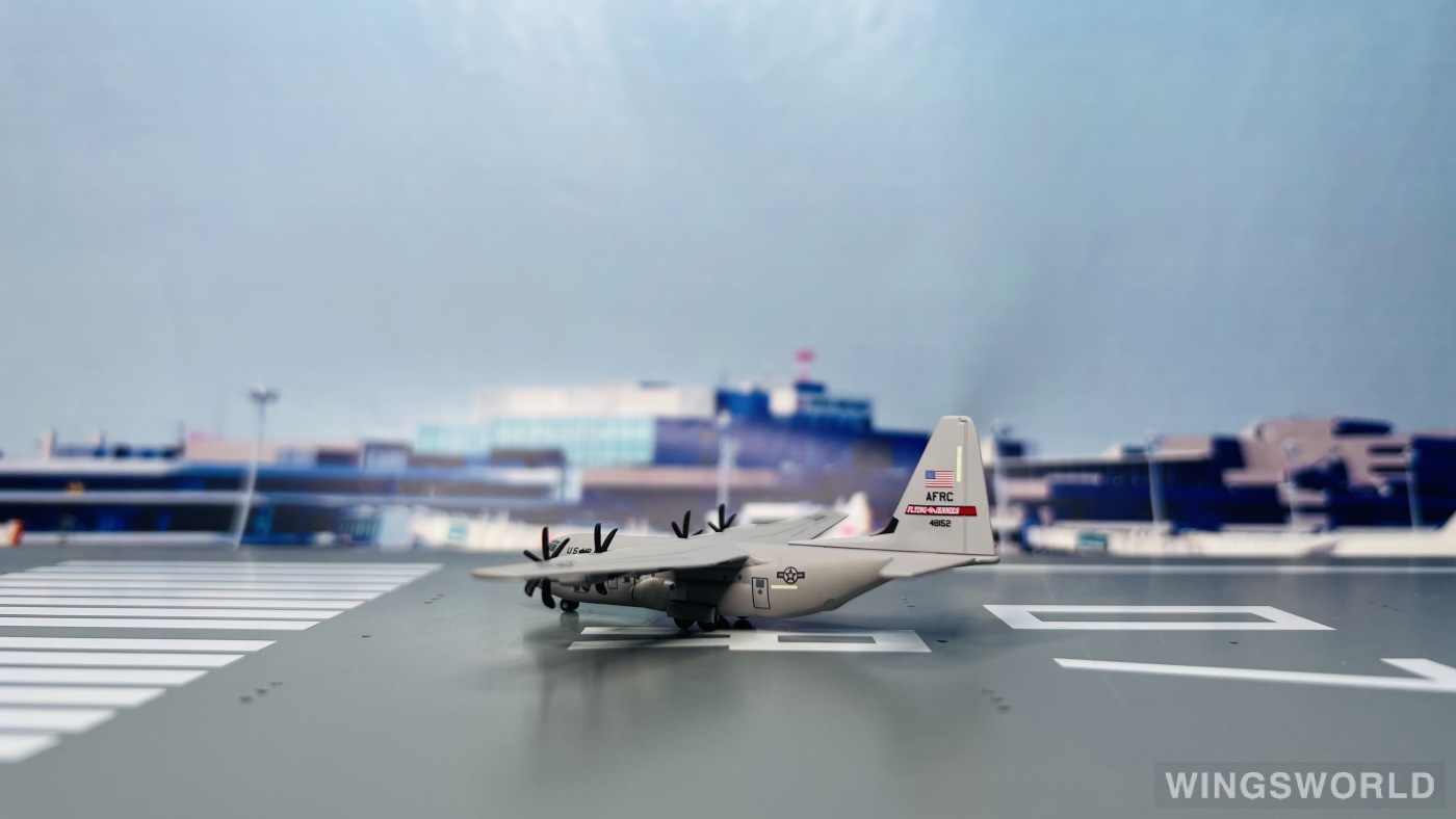 Dragon Models 1:400 55719 USAF 美国空军 Lockheed C-130 Hercules 48152