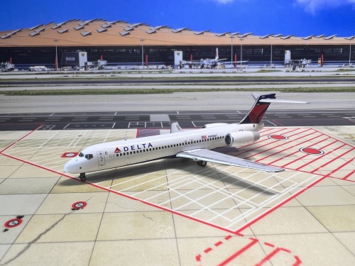 Delta Air Lines 达美航空 Boeing 717 N998AT GJDAL2103 Geminijets 1:400