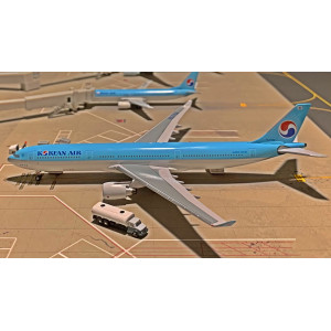 Korean Air 大韩航空 Airbus A330-300 HL7702 1990s colors. With rolling gears. ACHL7702 AeroClassics 1:400