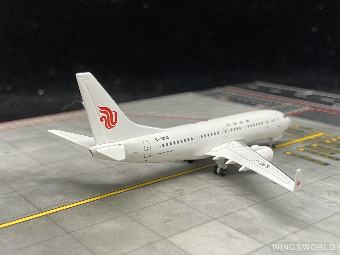 Pandamodel 1:400 PM-B3999 Beijing Airline 北京航空 Boeing 737-700 B-3999