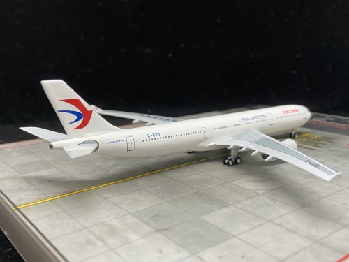 China Eastern 中国东方航空 Airbus A330-300 B-6119 2014s colors. With rolling gears. AC4B6119 AeroClassics 1:400