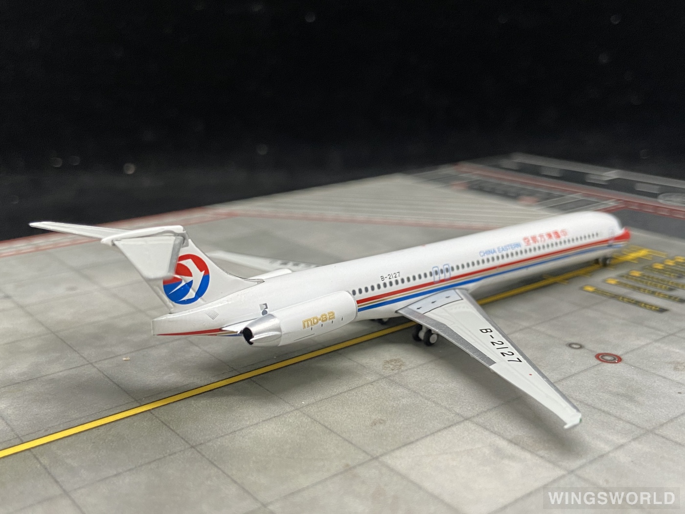 Geminijets 1:400 GJCES1372 China Eastern 中国东方航空 McDonnell Douglas MD-82 B-2127