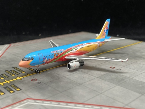 China Eastern 中国东方航空 Airbus A320 B-6261 红领巾梦想号 PH10189 Phoenix 1:400