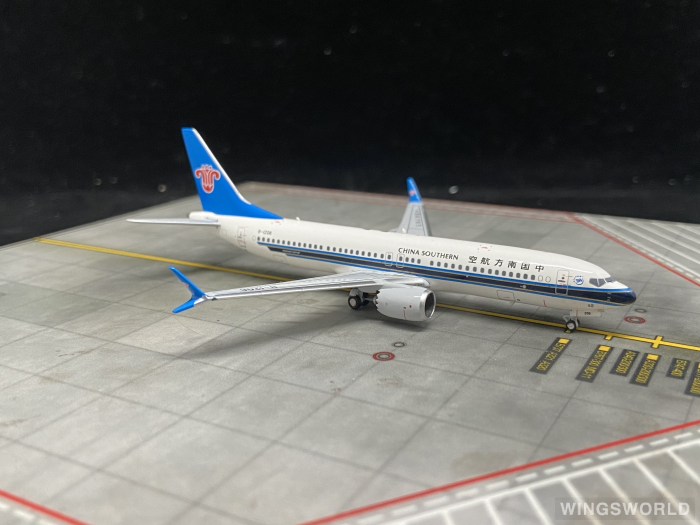 Pandamodel 1:400 PM-B-1206 China Southern 中国南方航空 Boeing 737 MAX 8 B-1206