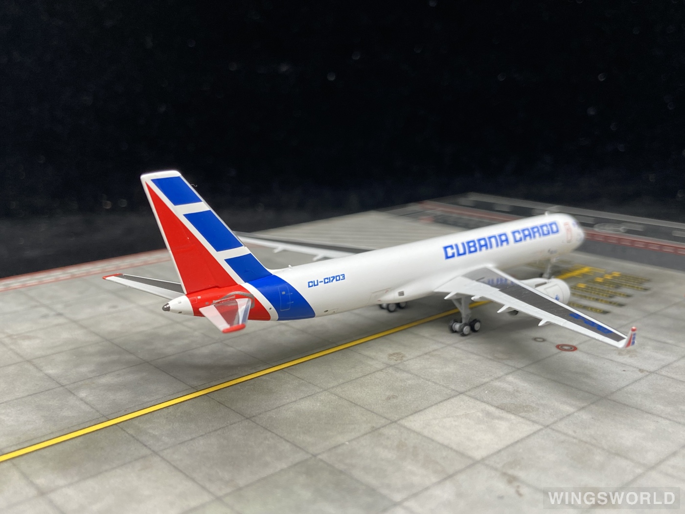 NGmodels 1:400 NG40013 Cubana 古巴航空 Tupolev Tu-204 CU-C1703