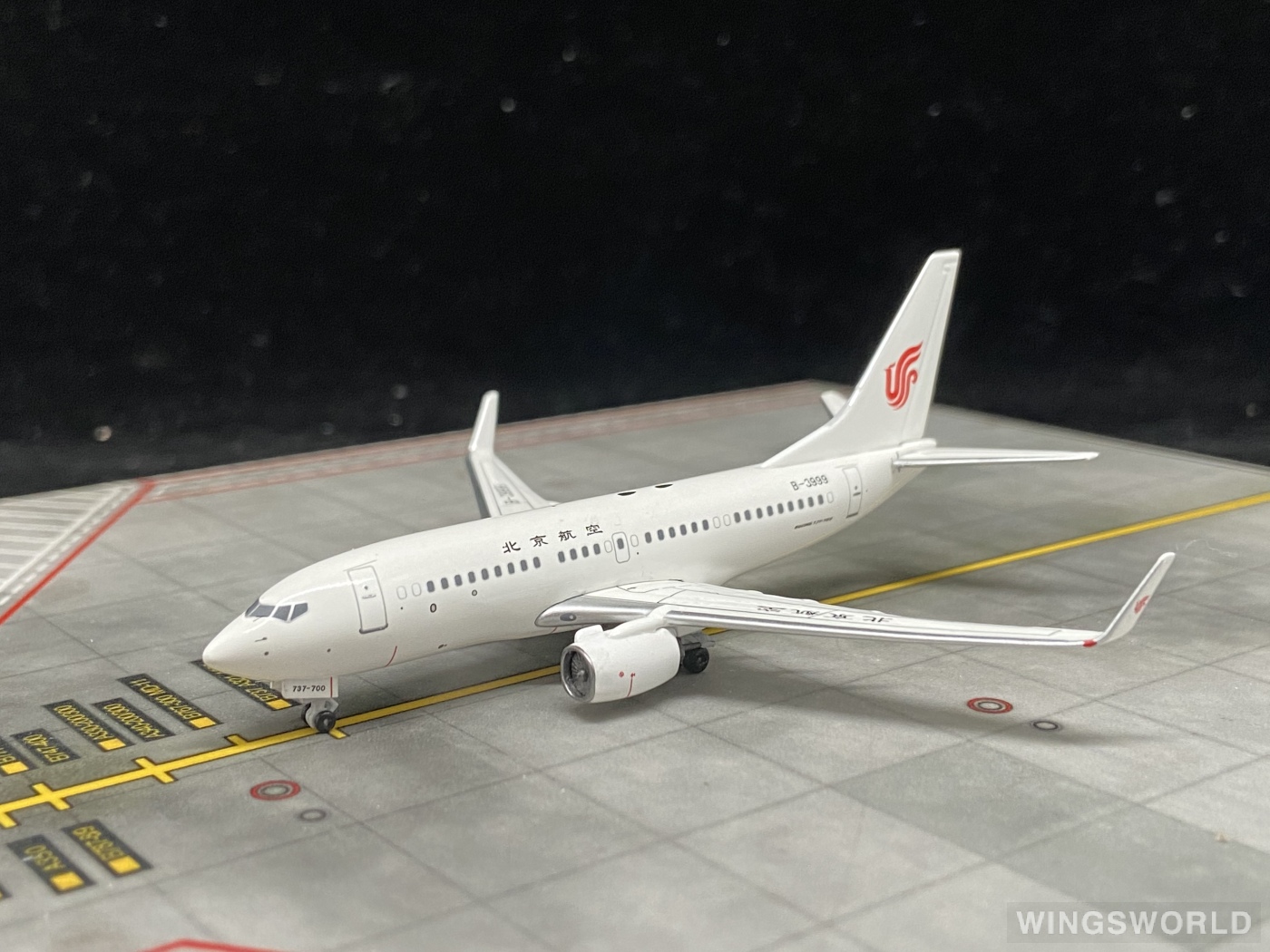 Pandamodel 1:400 PM-B3999 Beijing Airline 北京航空 Boeing 737-700 B-3999